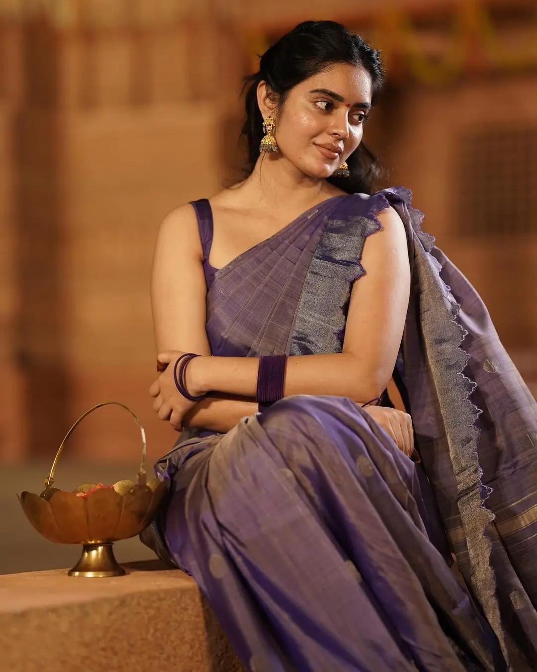 Kushita Kallapu In Traditional Violet Saree Sleeveless Blouse